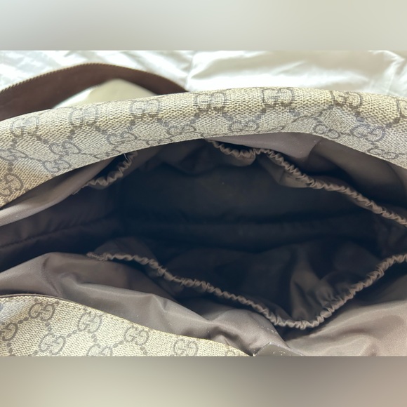 Original owner GG Supreme Med. Gucci diaper Bag. Very Well maintained. - Picture 2 of 9